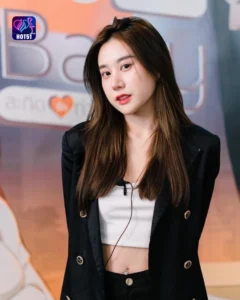 Read more about the article Hot51 Live APK Top Korean Streaming App